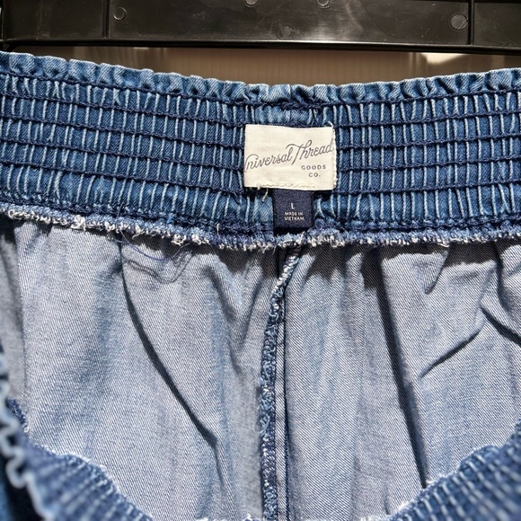 Universal Thread High Rise Shorts, Size Large - Picture 3 of 3